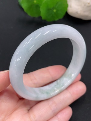 F30459704 翡翠正圈手镯  54圈口  货品总重约53.3克