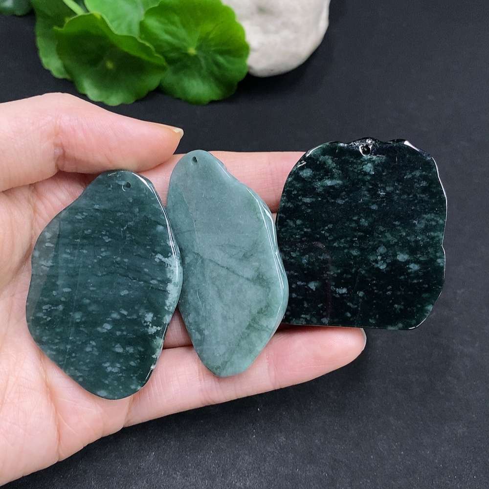 F33941367 Jadeite Pendant Sell as a Lot