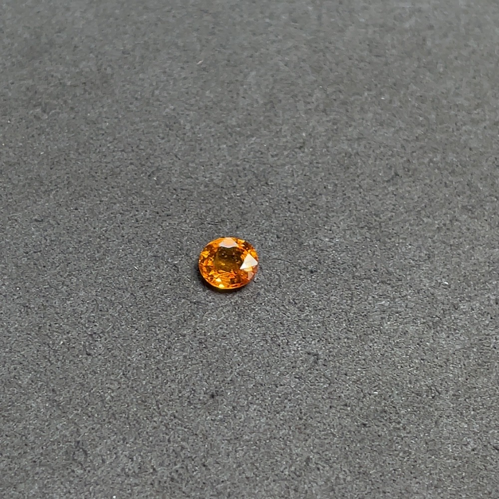 C32744941 Garnet loose stone, total weight about 1.055 carats