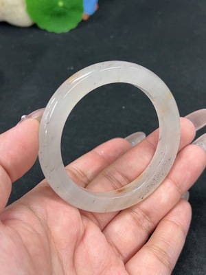 H41946748 非洲翠(独龙玉)正圈手镯 圈口51.1 货品总重约31.6g