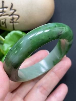 H43183581 和田玉正圈手镯 圈口53.8mm 总重约65.64g