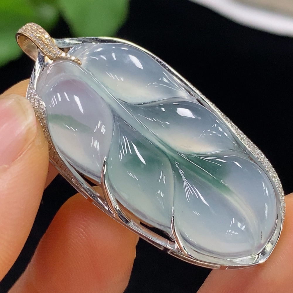 F35114186 Jadeite Leaf Inlaid Pendant No Stamp 18k Gold Content Diamond Accent Total Weight Approximately 10.87g