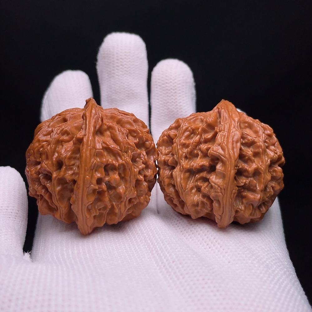 W34987410 Walnut Total weight about 42.9g Size about 40.7mm