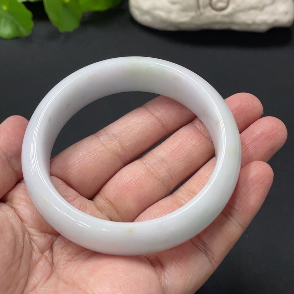 F30518654 Jadeite Regular Bangle (Total Weight: Approx. 69.7g; Inner Diameter: 55.3)