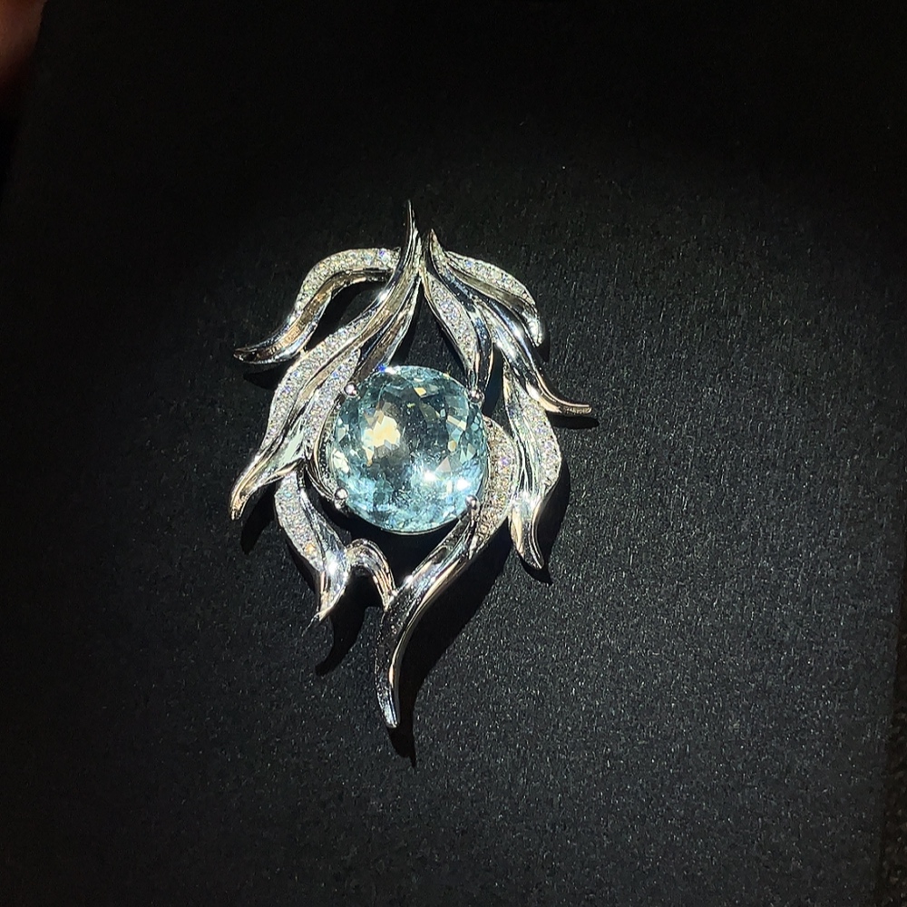 C33920341 Aquamarine Pendant Non-Diamond 36% Gold Content Total Weight Approx. 5.66g