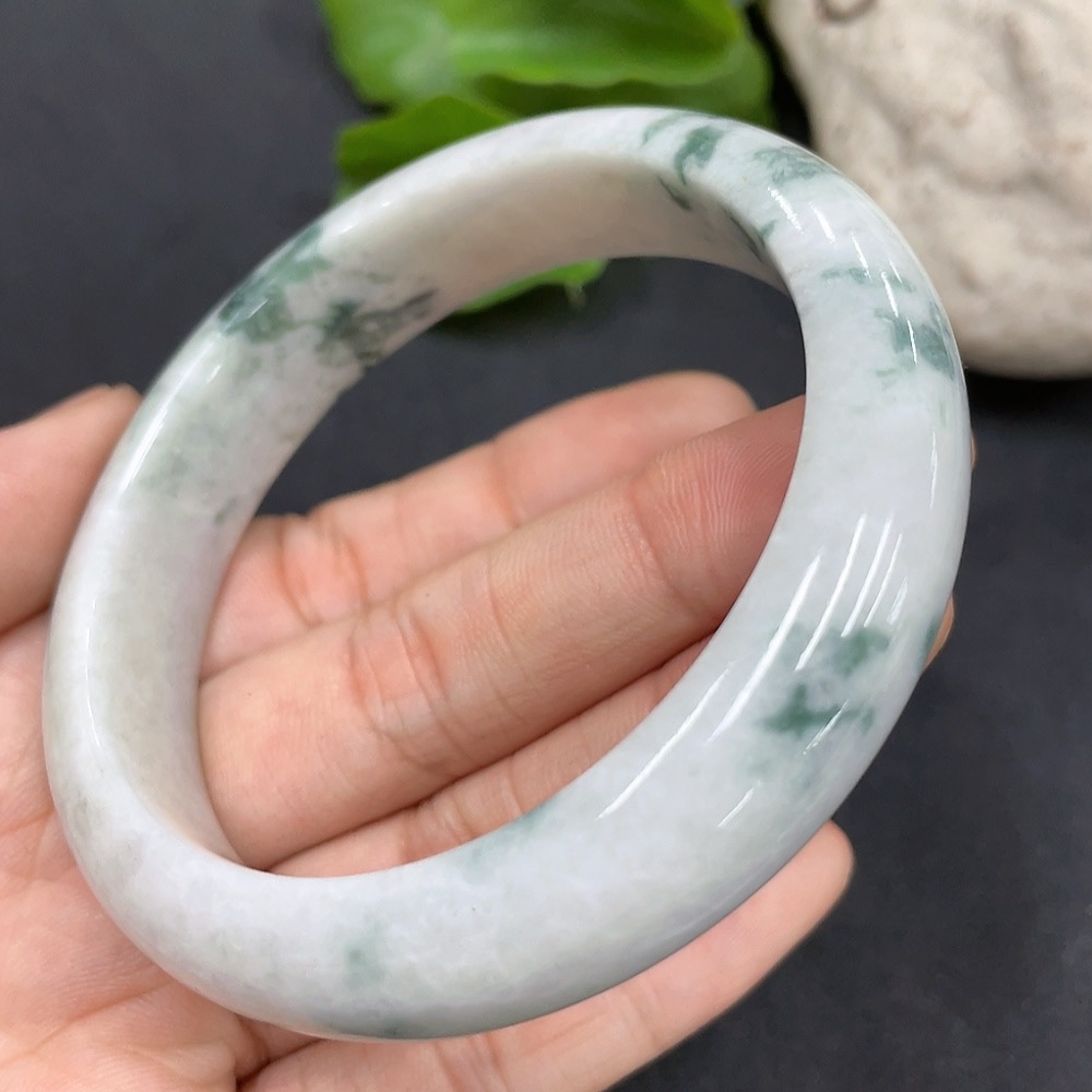 F17898423 Jadeite Regular Bangle, Loop Size 58.7, Containing Other Mineral Components, Total Weight 67.922g