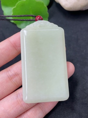 H41904842 和田玉挂件    仿古牌   货品总重约（含绳）49.6g
