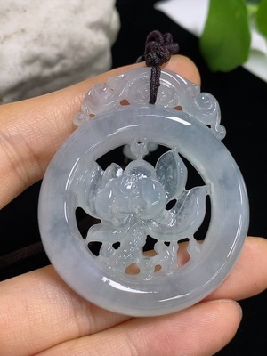 F42959689 翡翠莲花挂件 货品总重约27.92克（含绳重）
