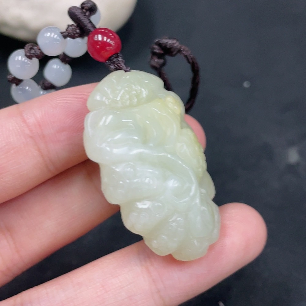 H31635940 Hetian Jade Pendant, Undetermined Skin Color Origin, With Non-Hetian Jade Beads, Total Weight (Including Rope) Approx. 18.2g