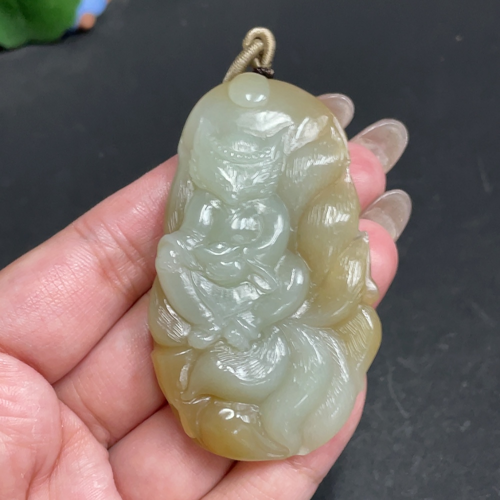 H30526403 Hetian Jade Pendant - Nine-Tailed Fox