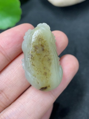 H41904505 和田玉挂件  貔貅  皮色成因未定  货品总重约10.4g