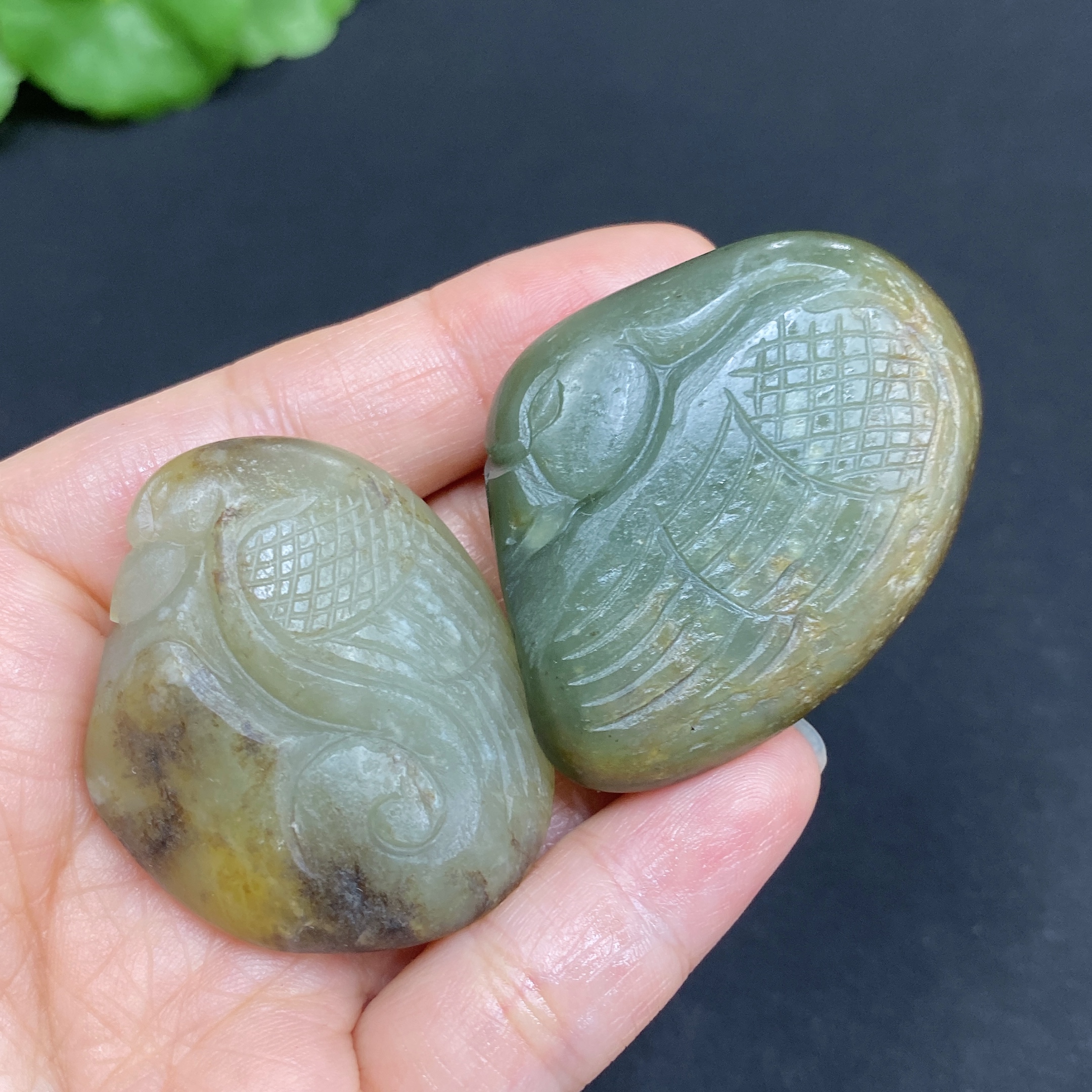 H31692899 Hetian Jade Pendant    Parrot    Swan    Total Weight Approx. 50.9g    Undetermined Skin Color Origin