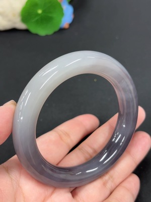 H44328707 和田玉圆条手镯 圈口56.3 货品总重约71.7g