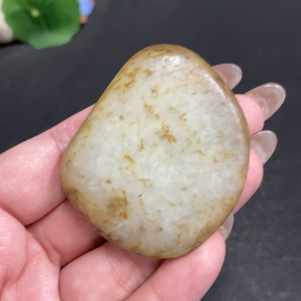 H30524586 Hetian Jade, undetermined skin color origin, containing other mineral components, total weight approx. 54.8g