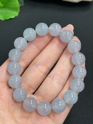 F42970997 翡翠手串 货品总重约46.18g  卡11.5mm左右