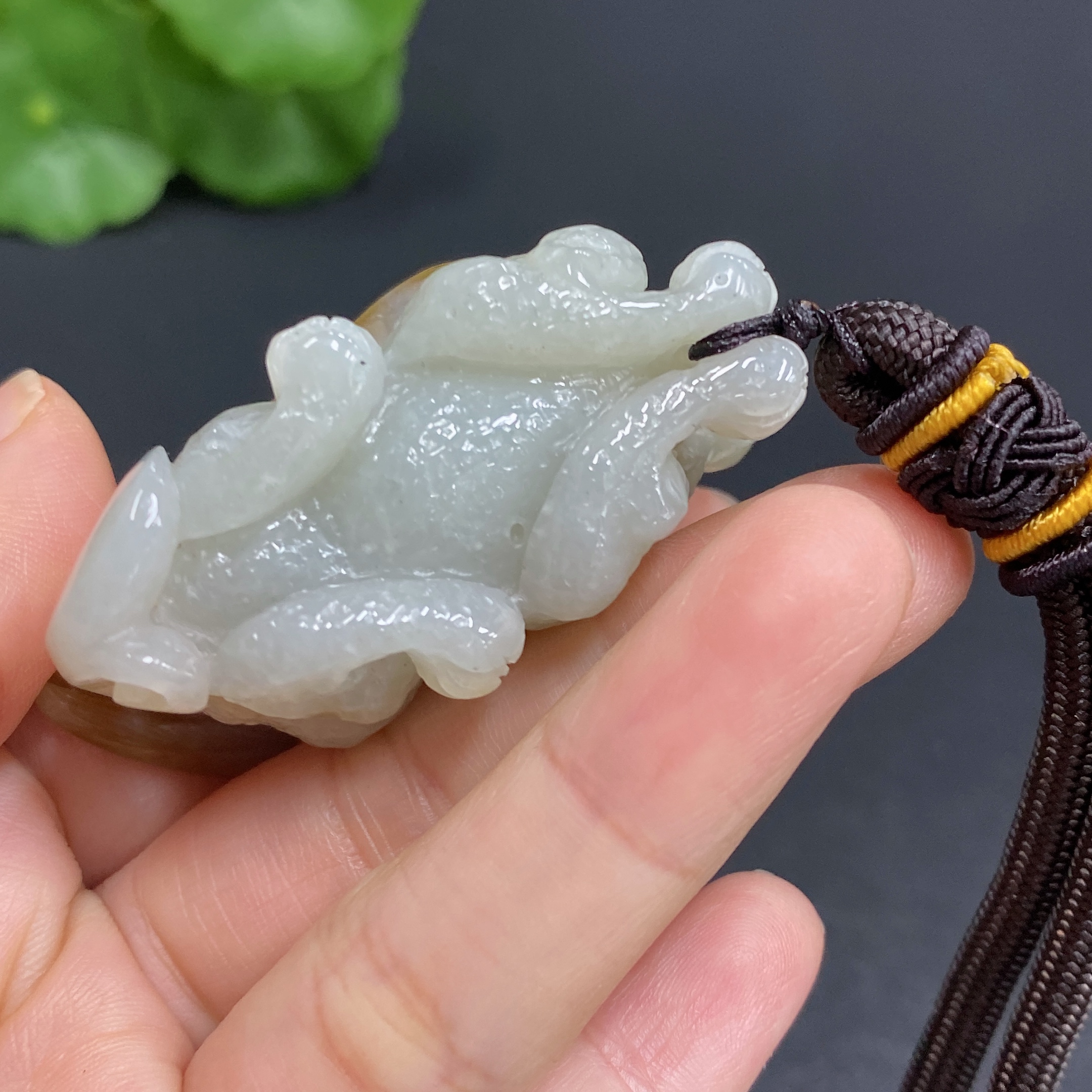 H30504881 Hetian Jade Handheld Piece - Auspicious Beast