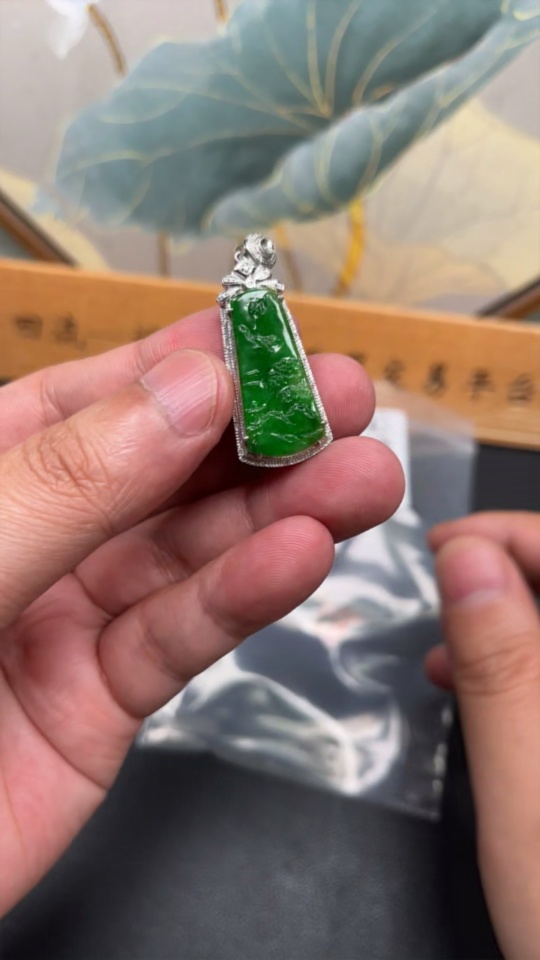 F27057340 Jadeite Landscape Inlay with 18k Gold, Total Weight Approx. 4.57g