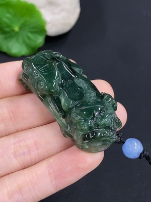 F42973617 翡翠貔貅挂件 货品总重约35.67g 配珠非A