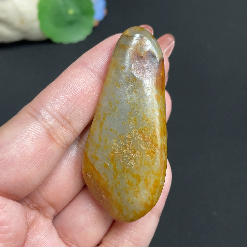 H34074140 Hetian Jade with undetermined skin color origin, total weight approximately 40.7g