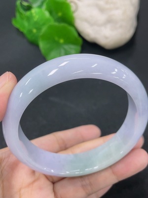 F46550674 翡翠正圈手镯 圈口58mm 货品总约重59.79g