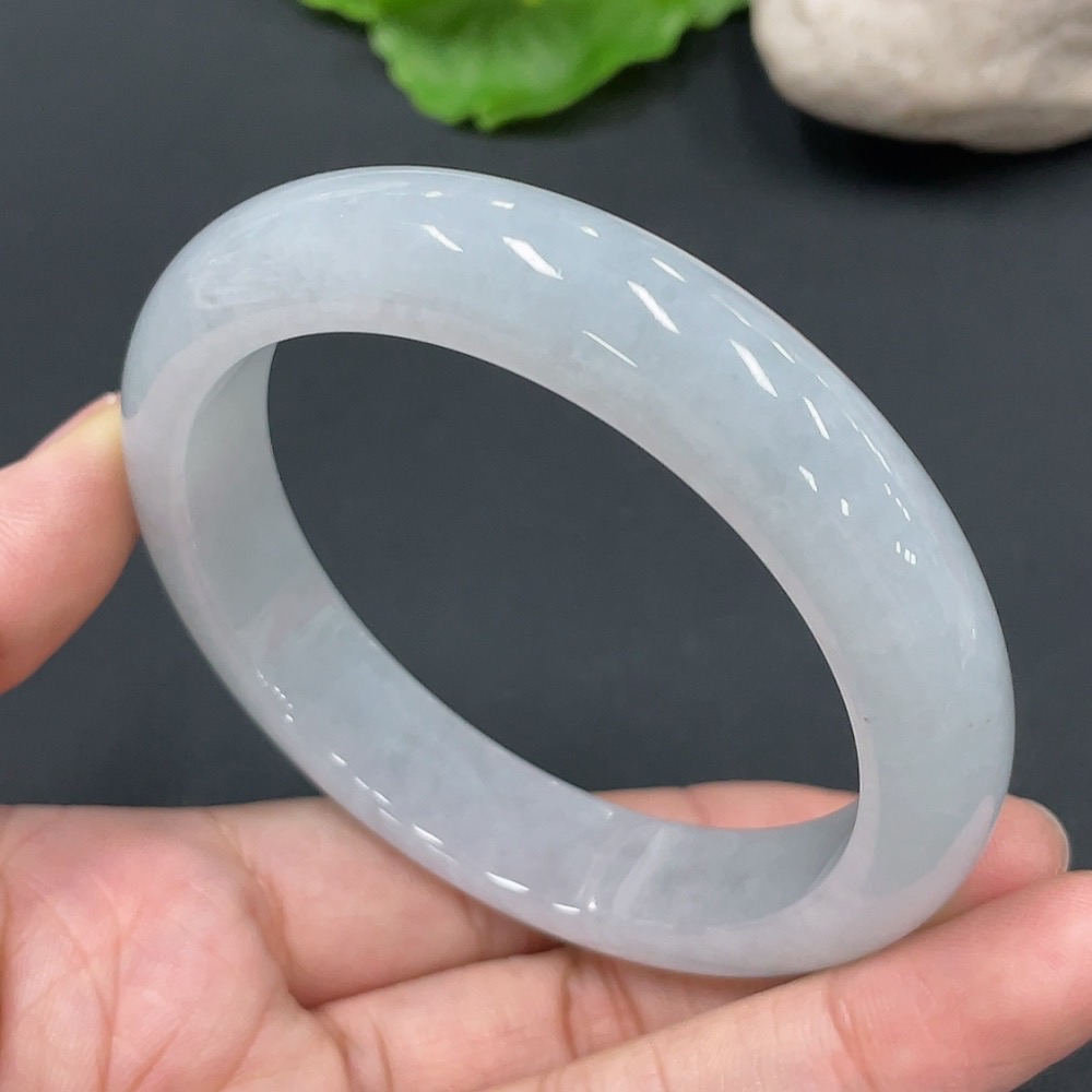 F22448936 Jadeite Round Bracelet Size 56.3 Total Weight 57.901g