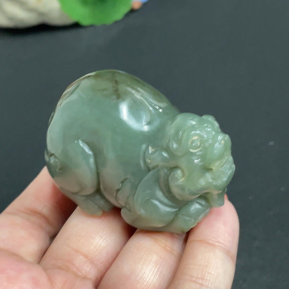 H34004017 Hetian Jade Handheld Ornament - Auspicious Beast, Total Weight Approx. 114.7g