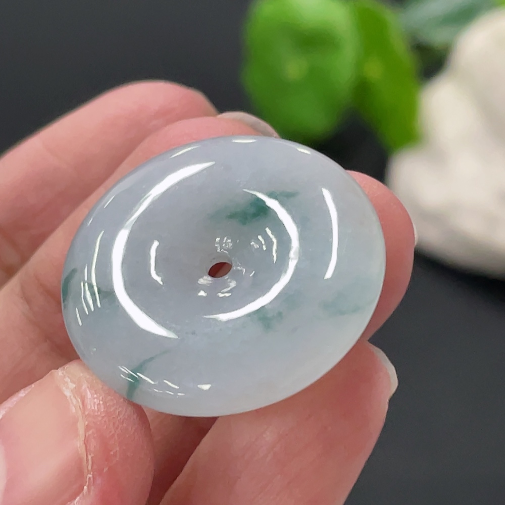 F35108265 Jadeite Peace Knot Pendant, Total Weight Approx. 7.4g