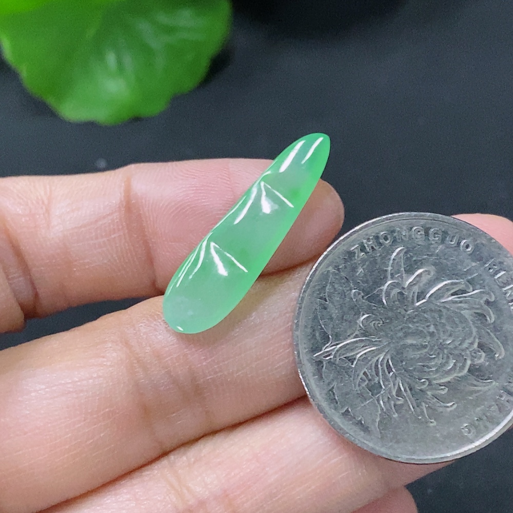 F31587395 Jadeite Inlaid Lucky Bean