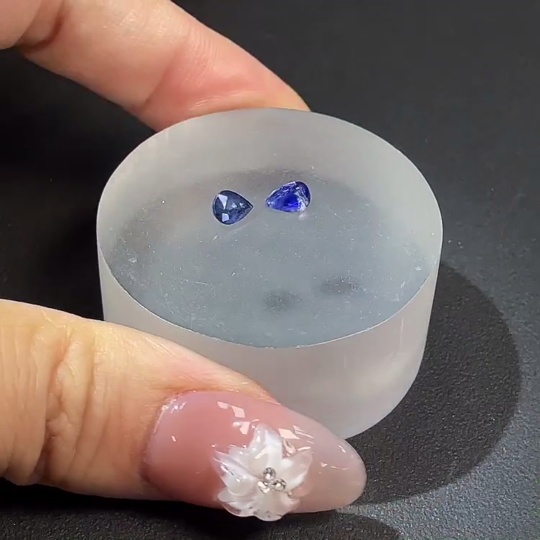 C20252794 Sapphire Rough Stone Total Weight Approx. 0.90 Carat Sell as a Lot