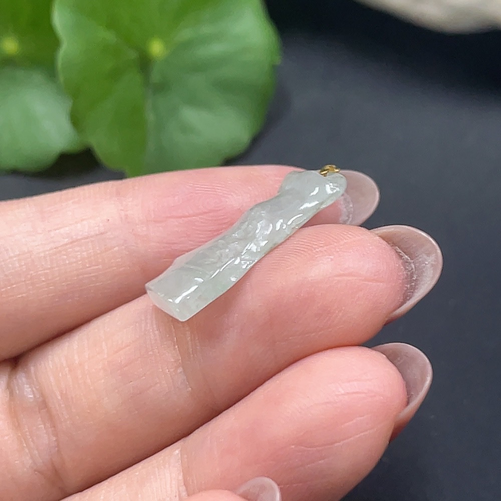 F19120975 Jadeite Bamboo Pendant with 18K Gold Clasp Total Weight 1.701g