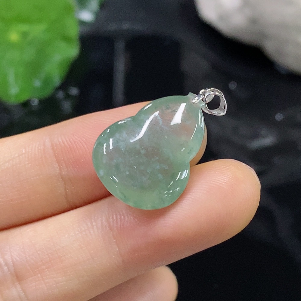 F23607669 Jadeite Gourd Pendant with 18k Gold Bezel, Total Weight 3.703g