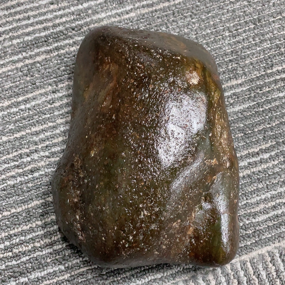 H28210350 Hetian Jade Total weight approx. 3.63kg Undetermined skin color formation Contains other natural mineral components