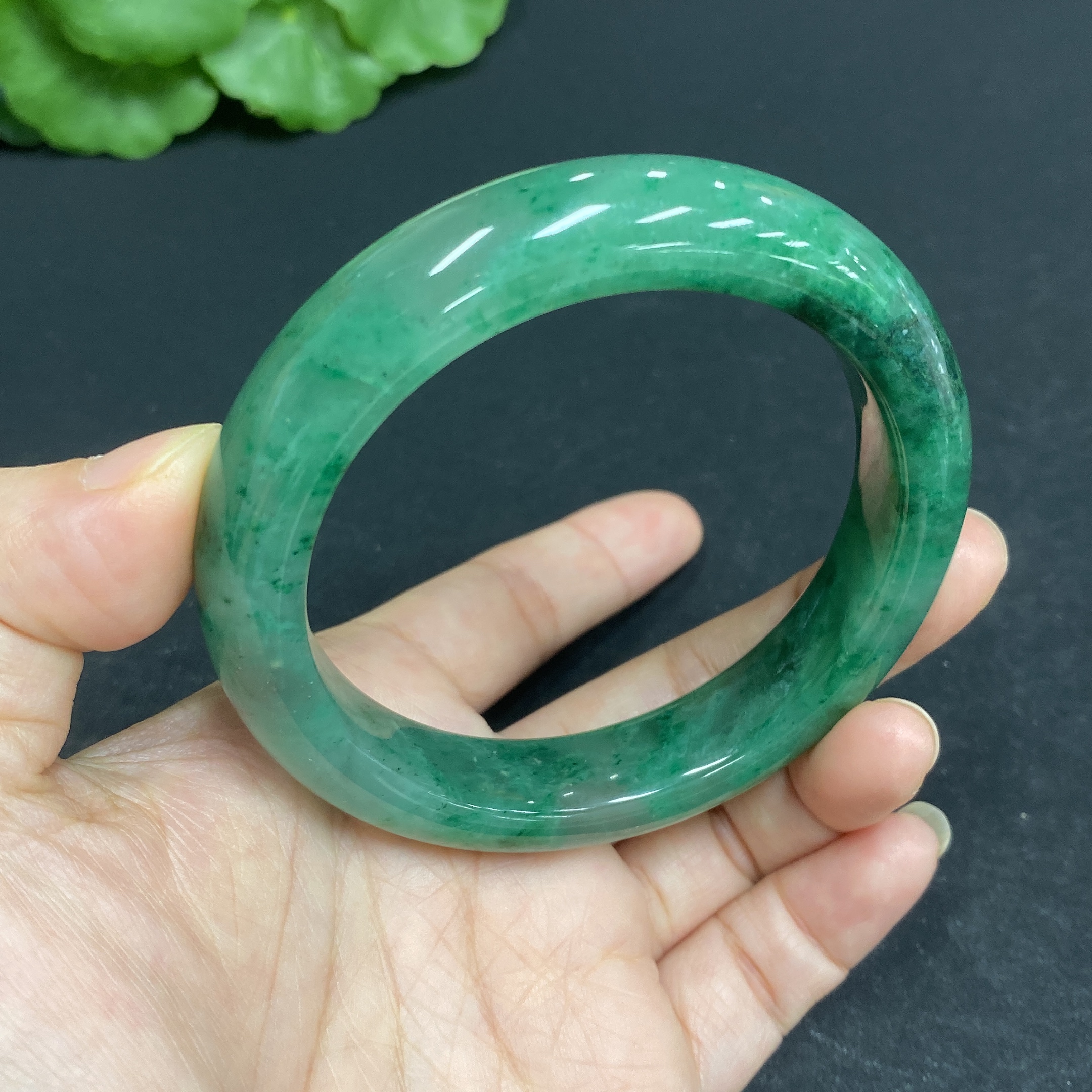 H33878949 African Emerald (Dulong Jade) Round Bracelet
