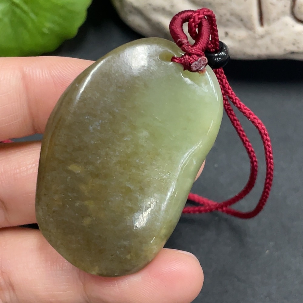 H15625105 Hetian Jade Pendant 'Abundance Year After Year' with cord, total weight 26.58g
