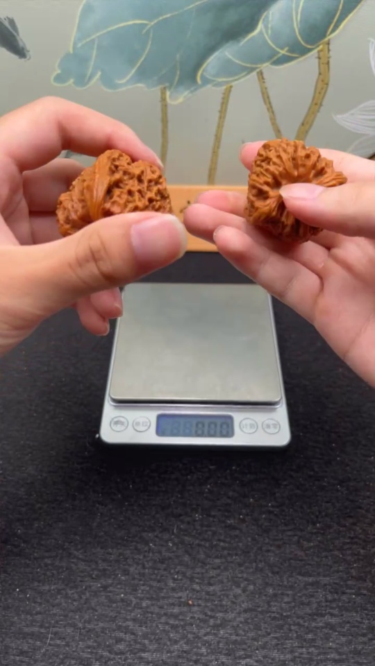 W34987339 Walnut Total weight about 42.02g Size about 39mm