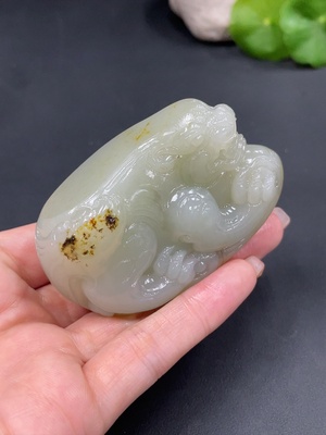 H23688258 Hetian Jade Seed Material Handheld Piece, Auspicious Beast, Total Weight Approx. 170g, Undetermined Skin Color Origin, Collection Card