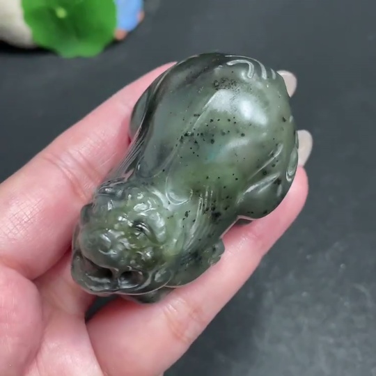 H30551787 Hetian Jade Handheld Carving - Auspicious Beast - Contains Other Mineral Components, Total Weight Approx. 114.3g