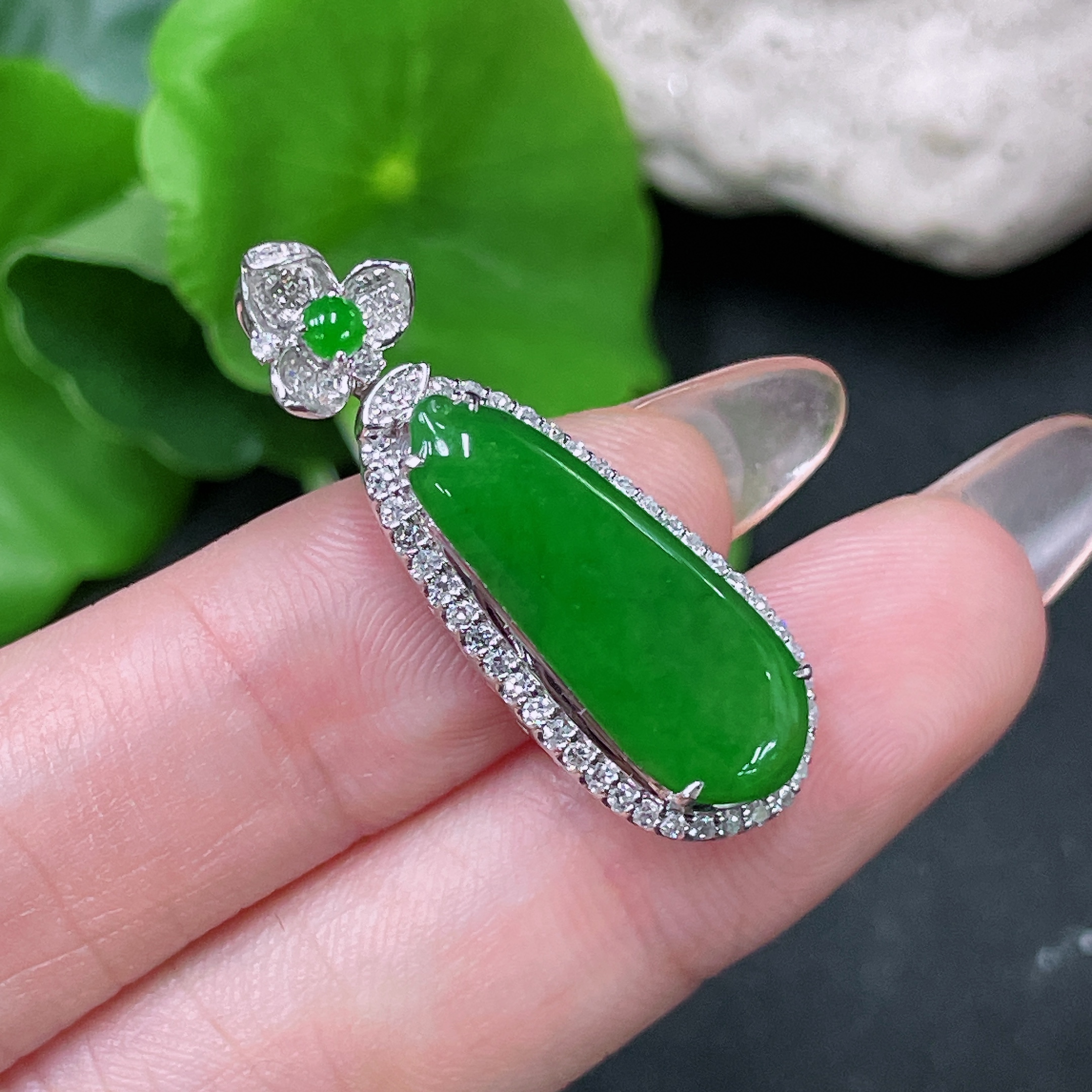 F34985123 Jadeite Inlaid Piece 18K Gold Setting with Diamond Accent Total Weight Approx. 3.51g