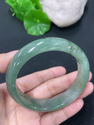 F46566675 翡翠正圈手镯 货品总重约55.19g 54.8圈口