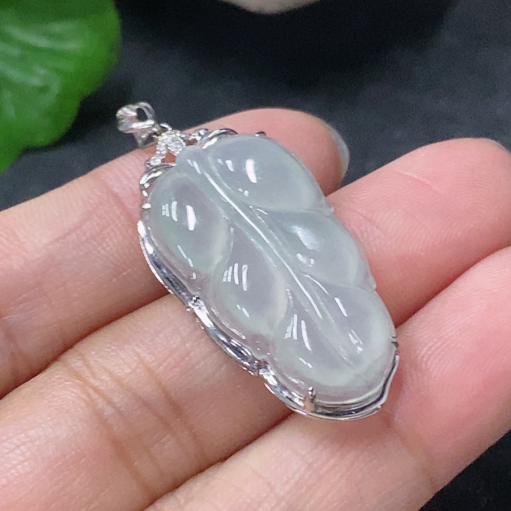 F34954515 Jadeite Leaf Pendant with 18k Gold and Diamond Accents, Total Weight Approximately 2.96g