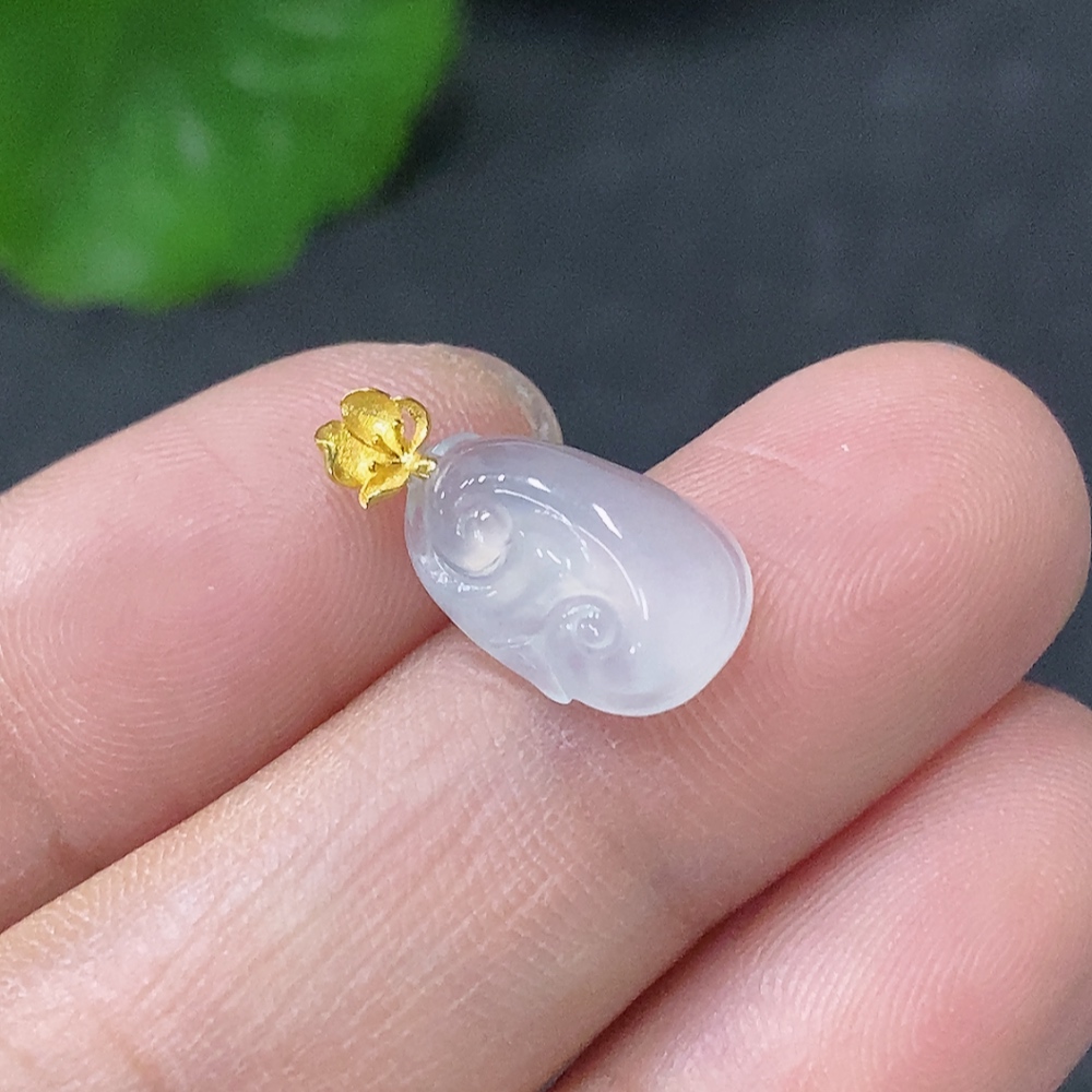 F34953688 Jadeite Ruyi Pendant with 18k Gold Clasp, Total Weight Approx. 0.77g