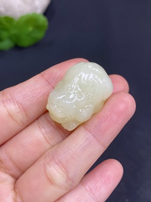 H30466488 Hetian Jade Pendant Pixiu Total Weight About 13.5g
