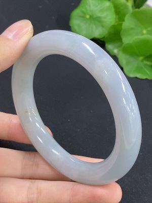 F46548390 翡翠圆条手镯 圈口58.6 货品总重约74.2g