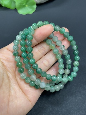 H41825811 非洲翠（独龙玉）手串    卡6.4/6.4/6.5mm左右    货品总重约33.5g