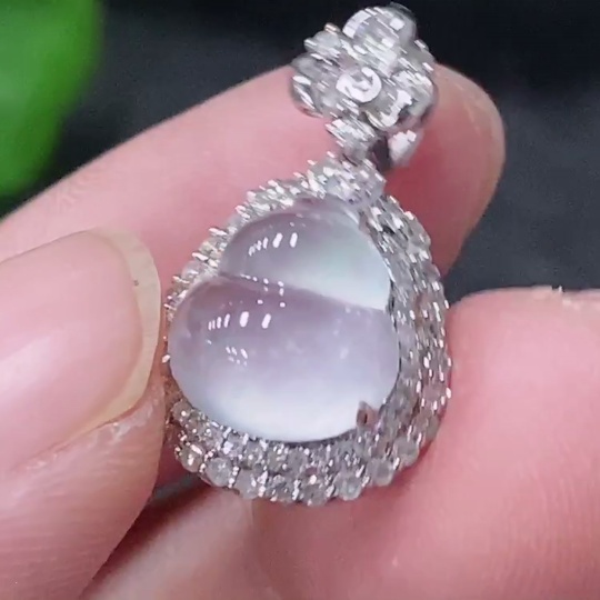 F32800255 Jadeite Inlaid Calabash Pendant with 18K Gold and Diamond Accents, Total Weight Approx. 2.358g