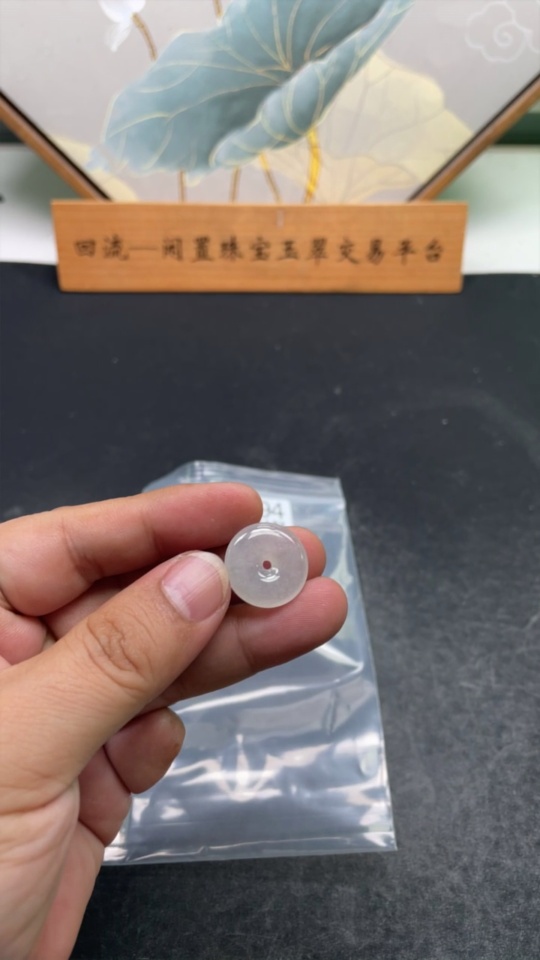 F34023494 Jadeite Peace Knot, Total Weight Approx. 3.1g