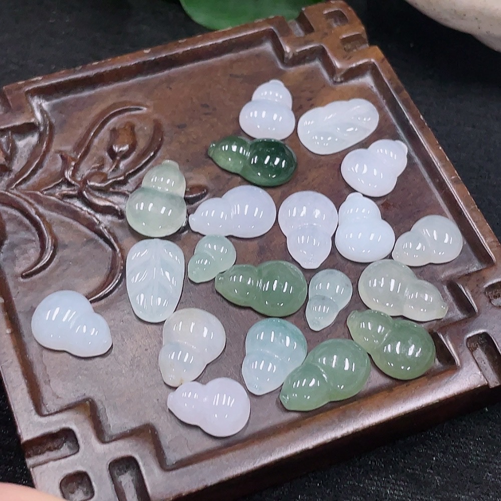 F32773056 Jadeite Inlaid Pieces Sell as a Lot