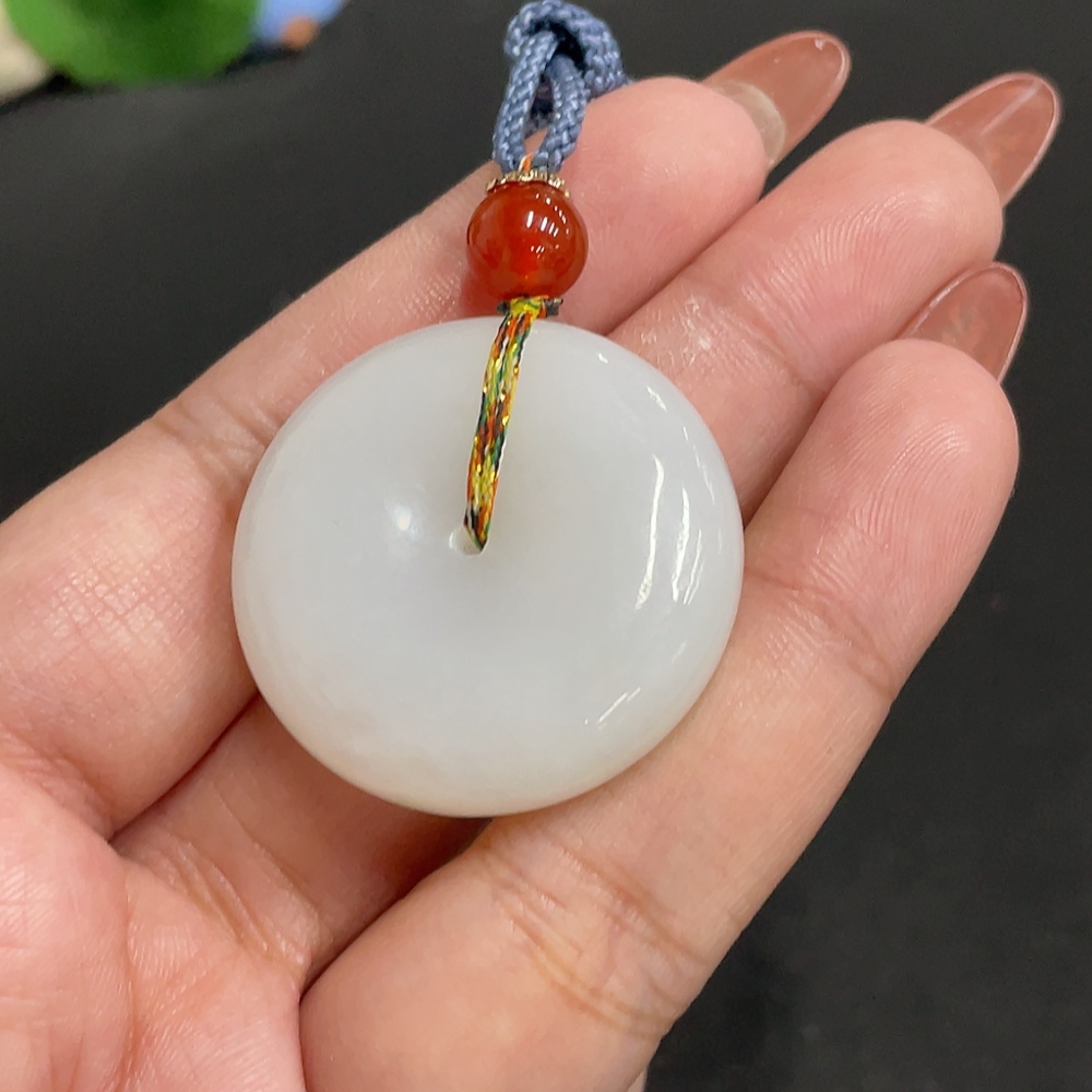 H34054660 Hetian Jade Pendant   Peace Buckle