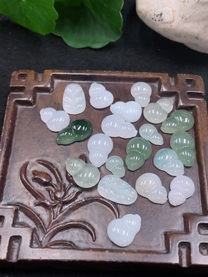 F32773056 Jadeite Inlaid Pieces Sell as a Lot
