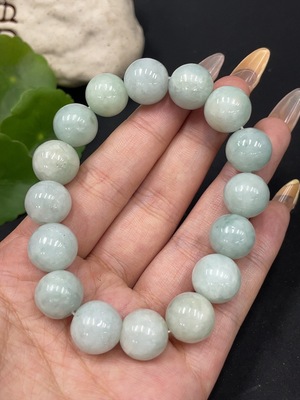 F30491400 翡翠手串 卡12.8mm左右 货品总重约61.5g